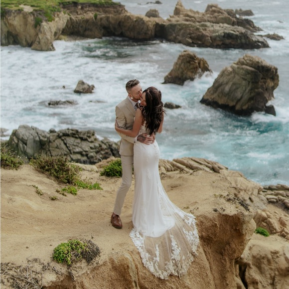 Wedding Dress - Picture 9 of 11